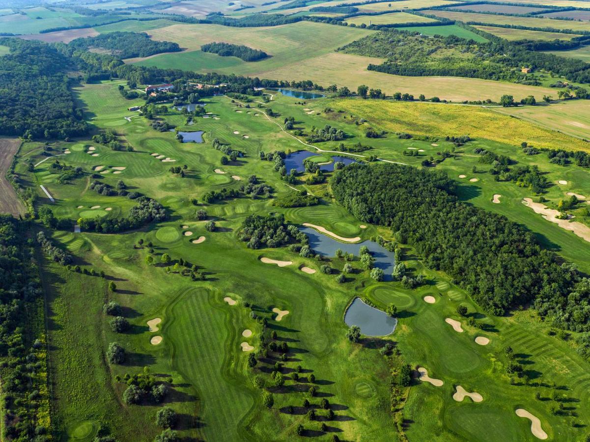 Bed and Breakfast Pannonia Golf & Country Club à Alcsutdoboz Extérieur photo